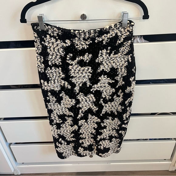 St. John Dresses & Skirts - St. John knit pencil skirt 💼